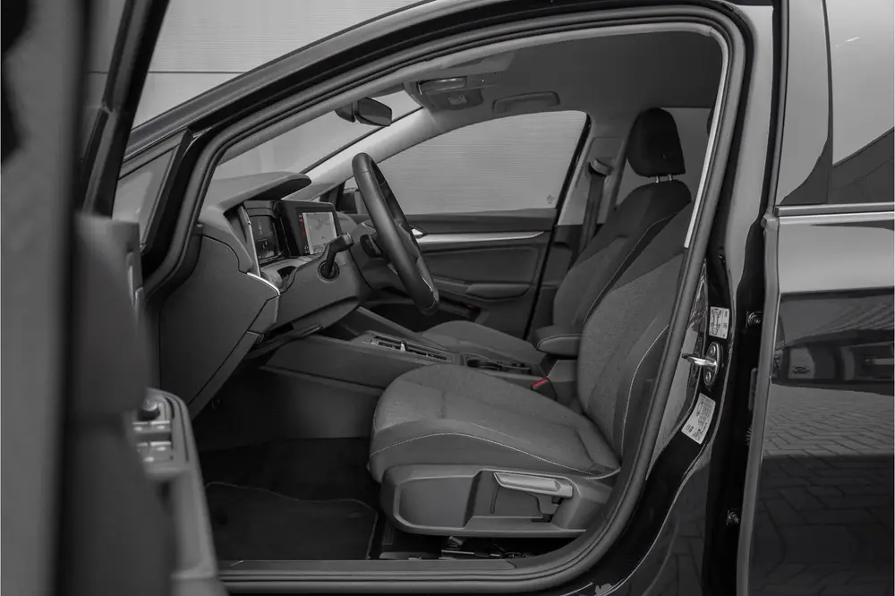 Volkswagen Golf 1.5 eTSI Move Style Pack ACC Camera 18" uit 2023, foto 4