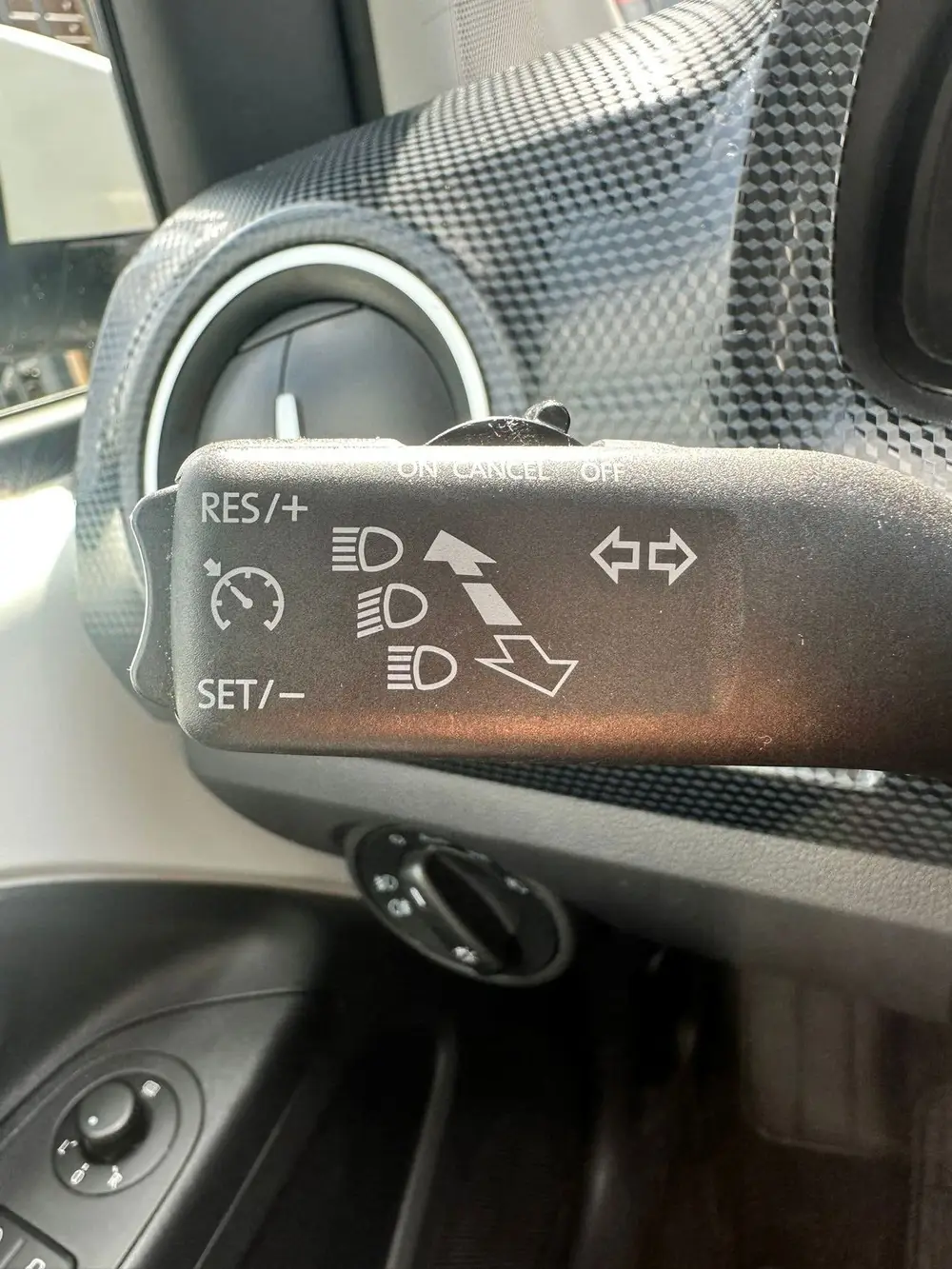 Volkswagen UP! 1.0 / AIRCO / STOELVERWARMING / CAMERA / CRUI uit 2021, foto 13