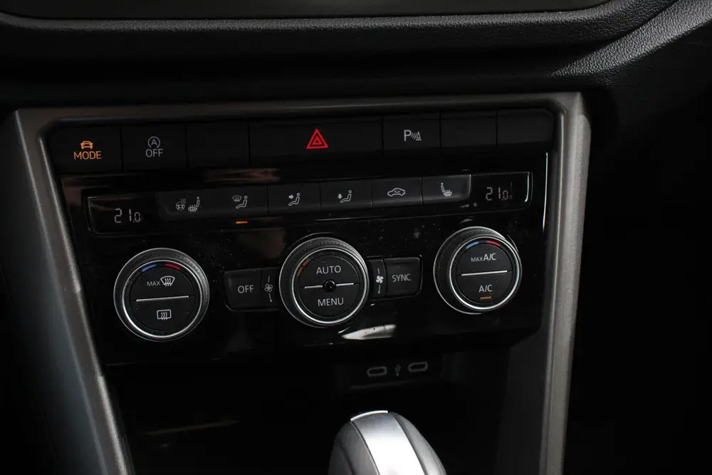 Volkswagen T-Roc 1.5 TSI 150pk DSG Style Team Navigatie Clim uit 2021, foto 18