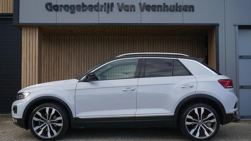 Volkswagen T-Roc 1.5 150pk TSI Sport Pano Virtual Stoelverw uit 2020, foto 2