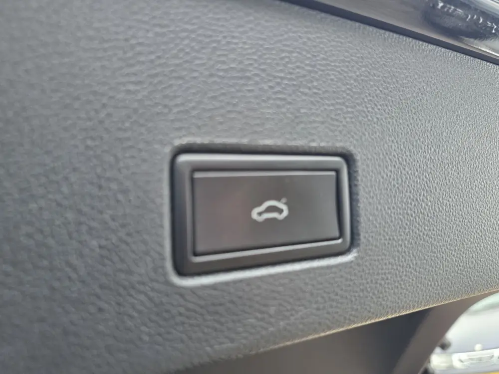Volkswagen T-Roc NAVI TEL DAB LM PDC CAMERA 1.0 TSI uit 2019, foto 10