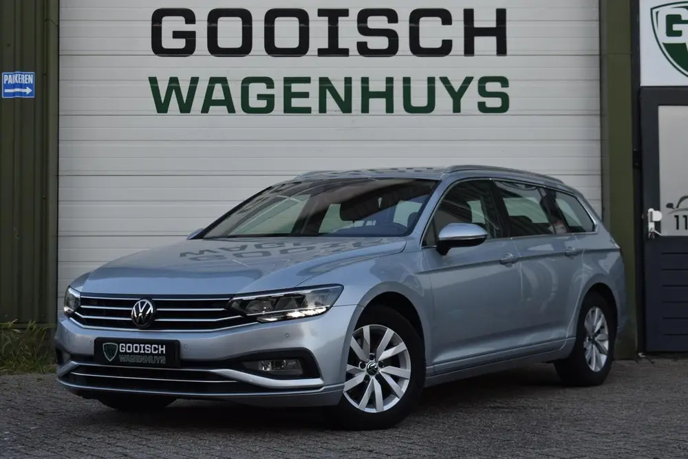 Volkswagen Passat Variant 1.5 TSI Business | Camera | Climat uit 2022