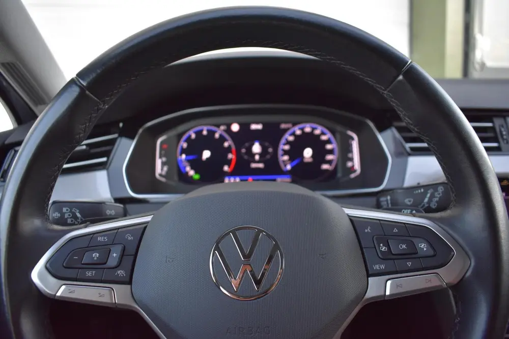 Volkswagen Passat Variant 1.5 TSI Business | Camera | Climat uit 2022, foto 14