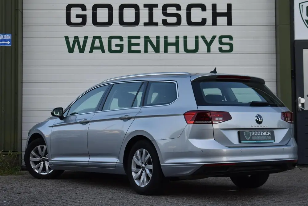 Volkswagen Passat Variant 1.5 TSI Business | Camera | Climat uit 2022, foto 3