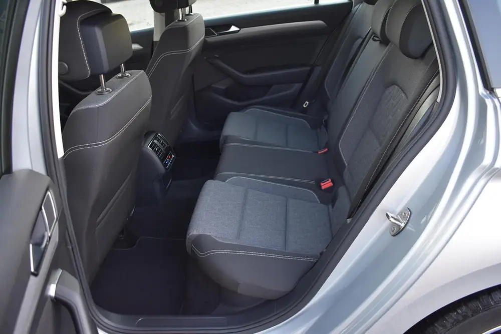 Volkswagen Passat Variant 1.5 TSI Business | Camera | Climat uit 2022, foto 8