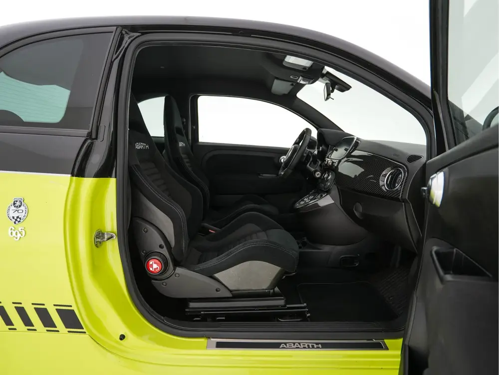 Abarth 695 1.4 T-Jet Competizione 70th Anniversary ( One of uit 2019, foto 12