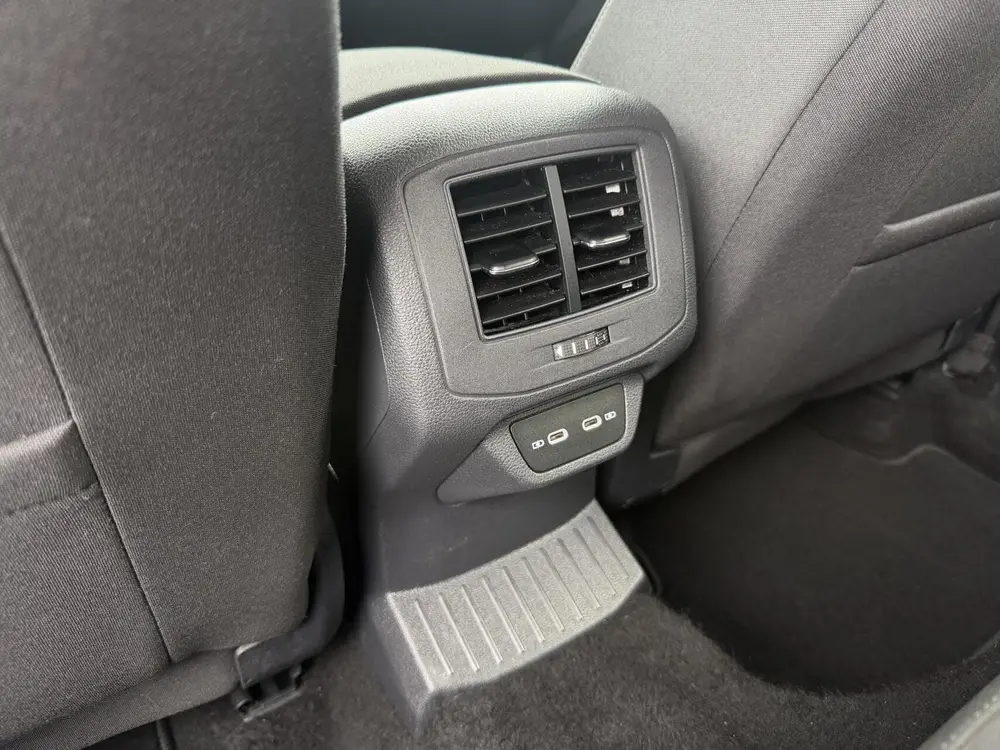 Volkswagen T-Roc 1.0 TSI Life 75 Edition Achteruitrijcamera uit 2022, foto 10