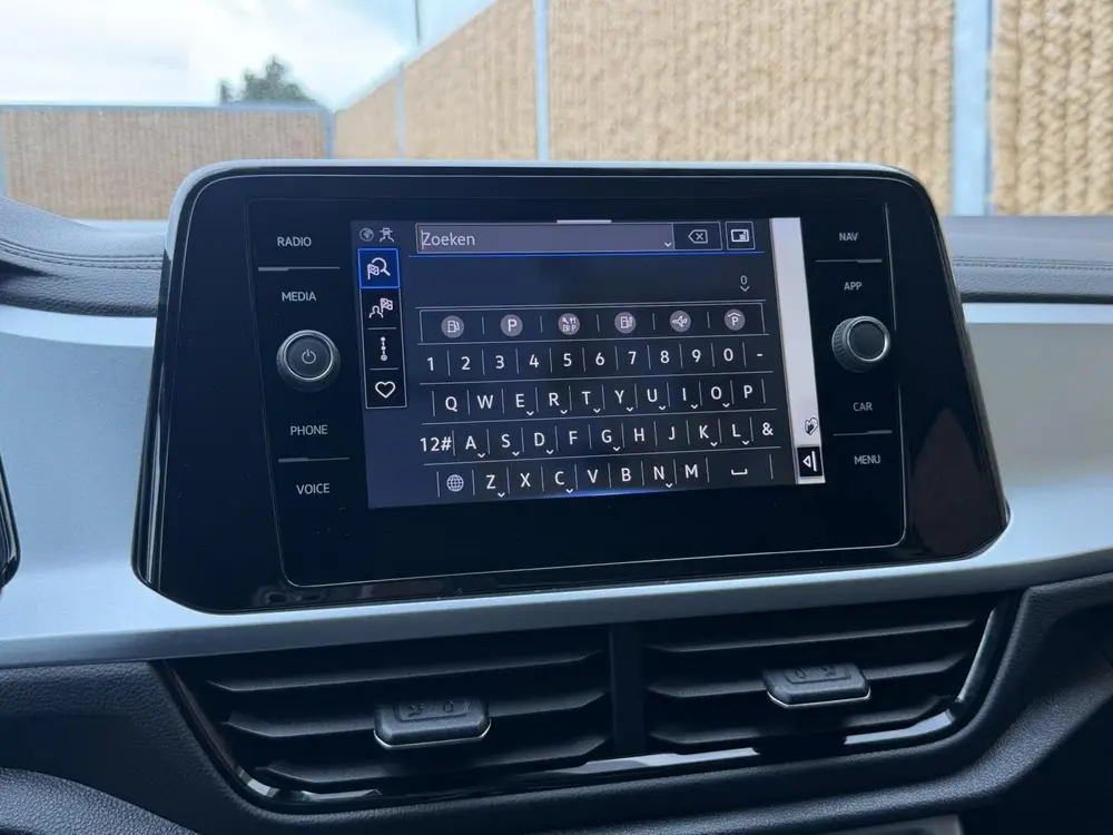 Volkswagen T-Roc 1.0 TSI Life 75 Edition Achteruitrijcamera uit 2022, foto 12
