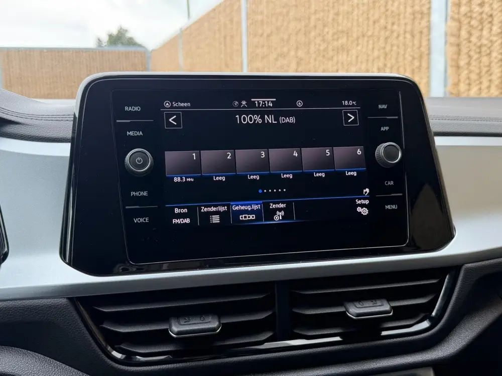 Volkswagen T-Roc 1.0 TSI Life 75 Edition Achteruitrijcamera uit 2022, foto 13