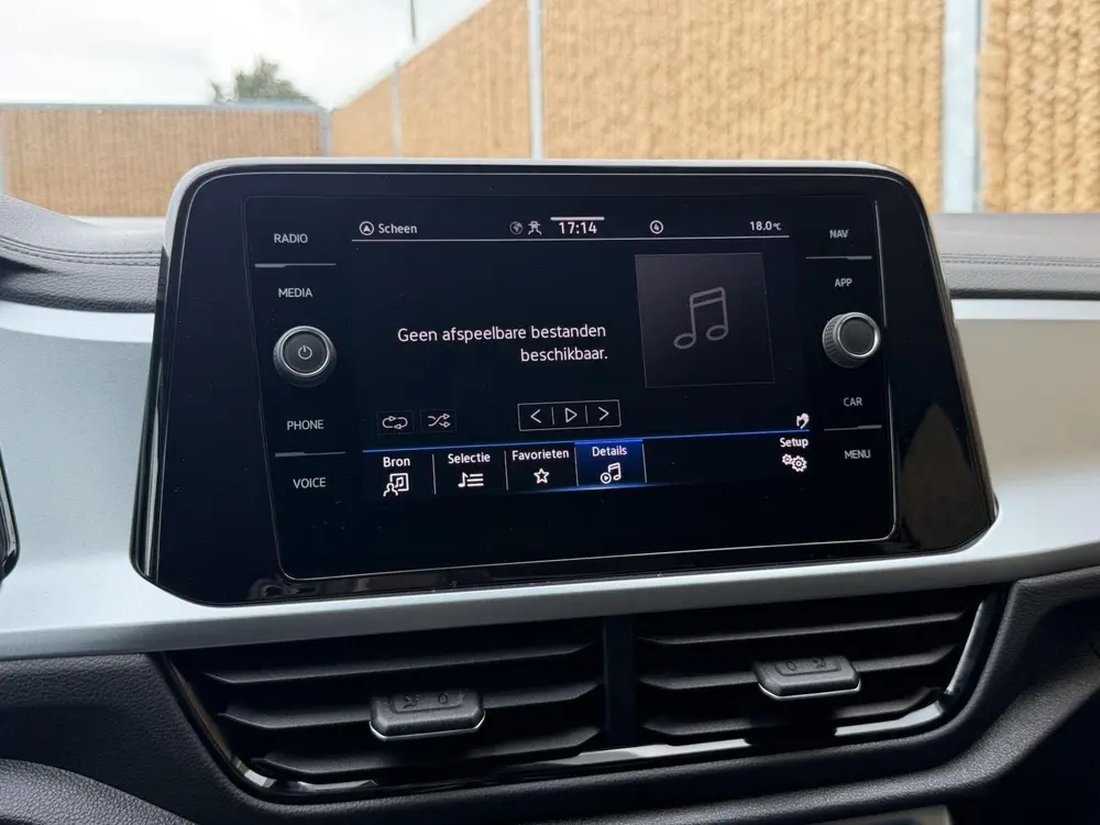 Volkswagen T-Roc 1.0 TSI Life 75 Edition Achteruitrijcamera uit 2022, foto 15