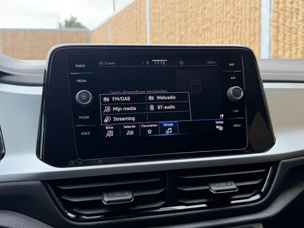 Volkswagen T-Roc 1.0 TSI Life 75 Edition Achteruitrijcamera uit 2022, foto 16