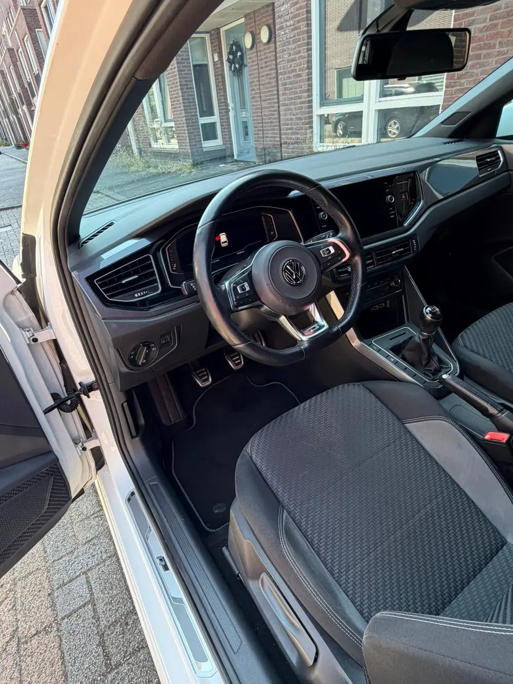 Volkswagen Polo 1.0 TSI Highline R-Line 2019 Wit uit 2019, foto 15