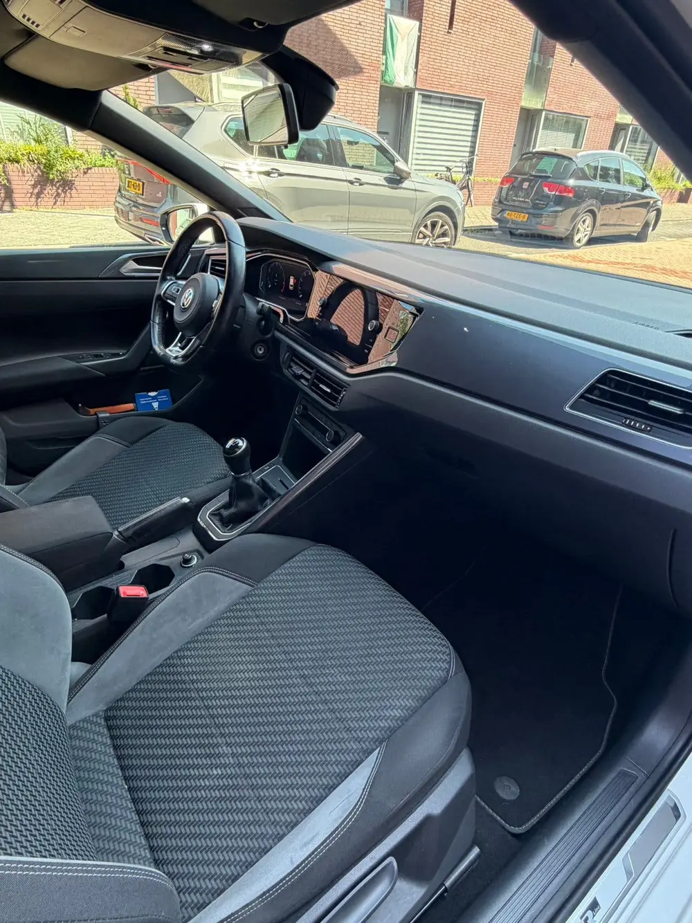 Volkswagen Polo 1.0 TSI Highline R-Line 2019 Wit uit 2019, foto 18