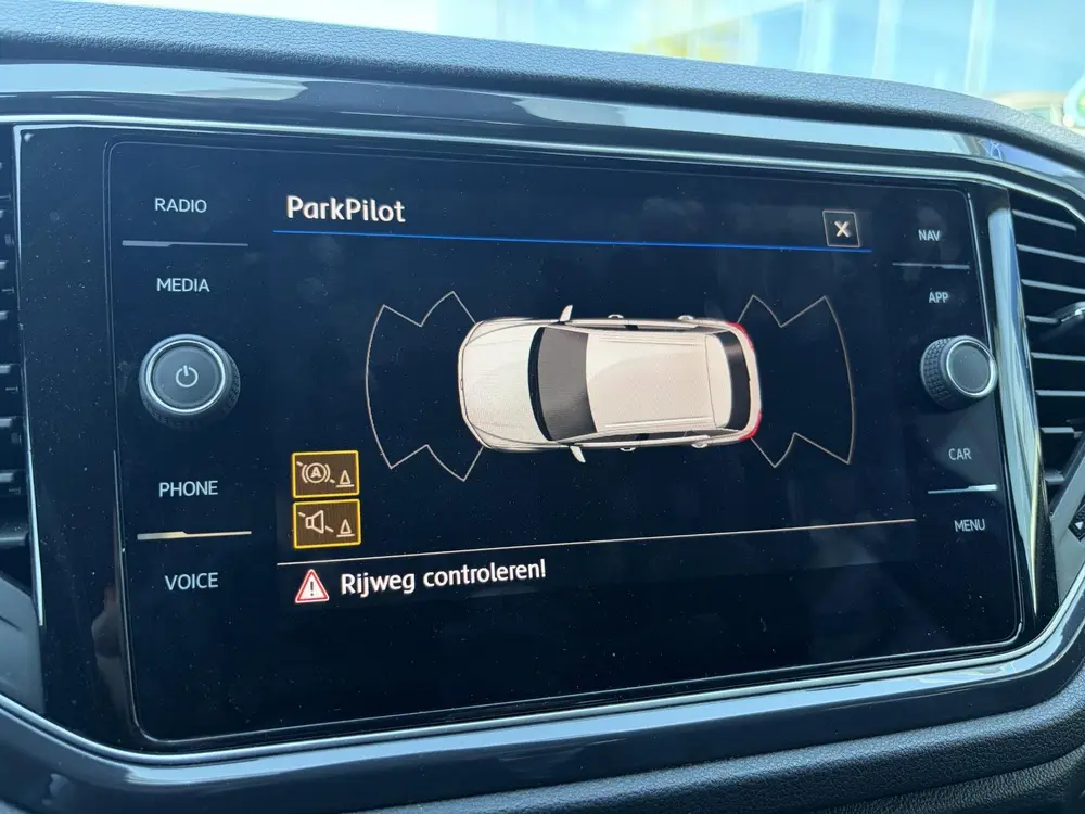 Volkswagen T-Roc 1.5 TSI Sport | NAVIGATIE | ADAPTIVE CRUISE uit 2019, foto 15