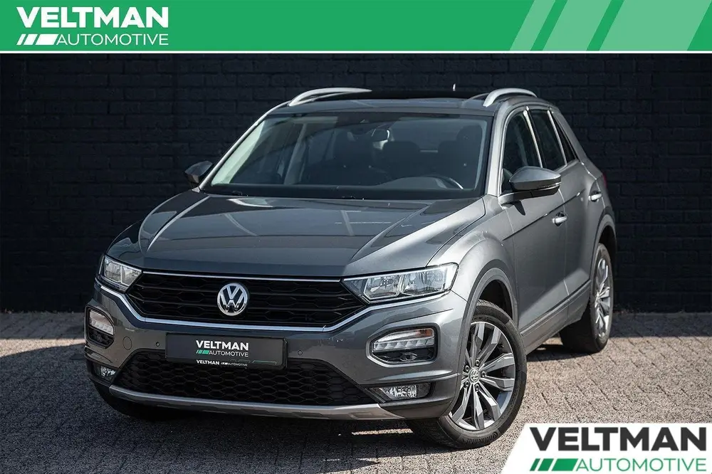 Volkswagen T-Roc 1.5 TSI Sport PANO AUTOMAAT ACC LED NAVI uit 2020