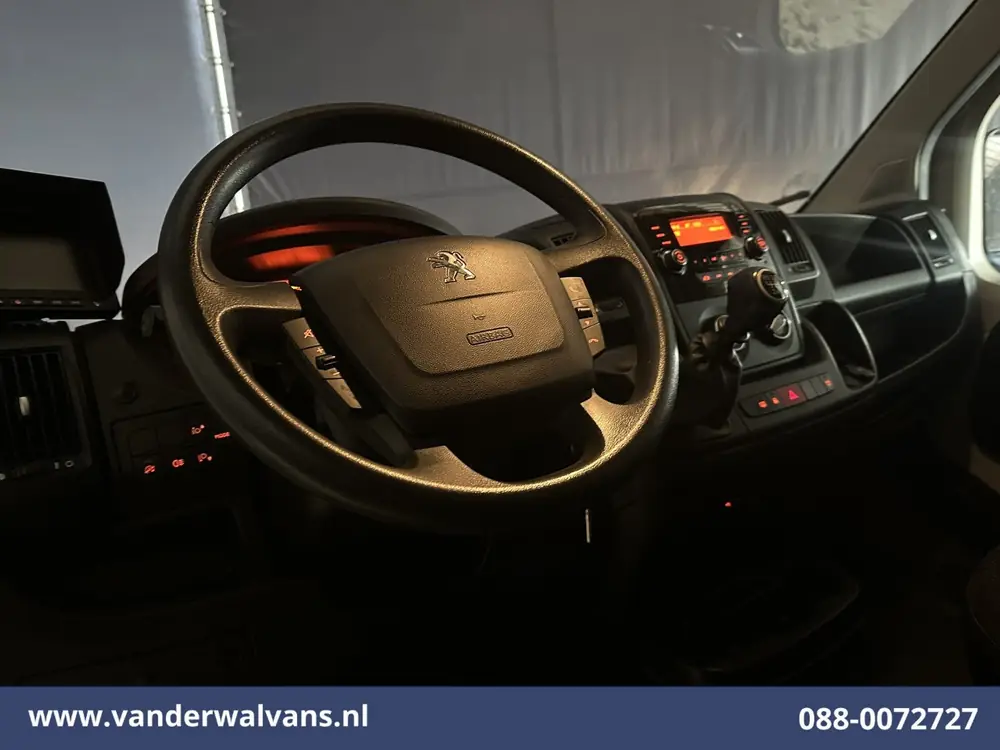 Peugeot Boxer 2.2 BlueHDi 141pk Bakwagen 428cm Lang Laadklep uit 2022, foto 13