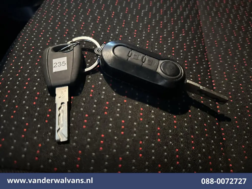 Peugeot Boxer 2.2 BlueHDi 141pk Bakwagen 428cm Lang Laadklep uit 2022, foto 17