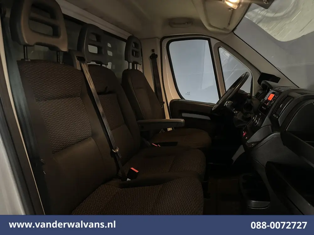 Peugeot Boxer 2.2 BlueHDi 141pk Bakwagen 428cm Lang Laadklep uit 2022, foto 5