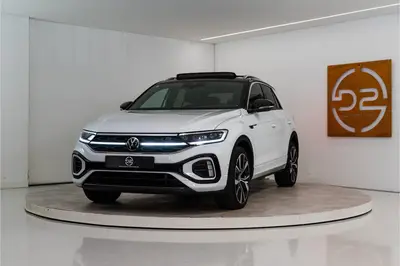 Volkswagen T-Roc 1.5 TSI 2x R-Line 150PK | Pano | Camera | I uit 2022