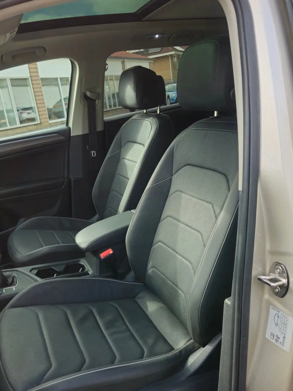 Volkswagen Tiguan Allspace 1.5 TSI Life Business uit 2023, foto 15