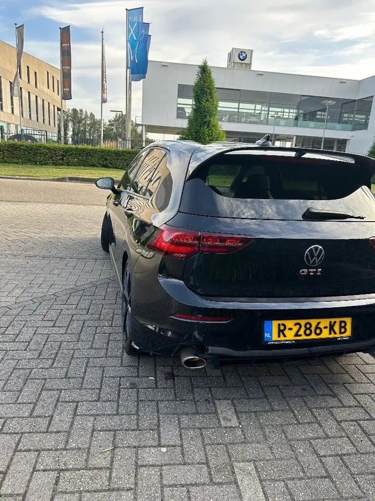 Volkswagen Golf 2.0 TSI OPF 221KW Dsg7 2021 Zwart uit 2021, foto 2