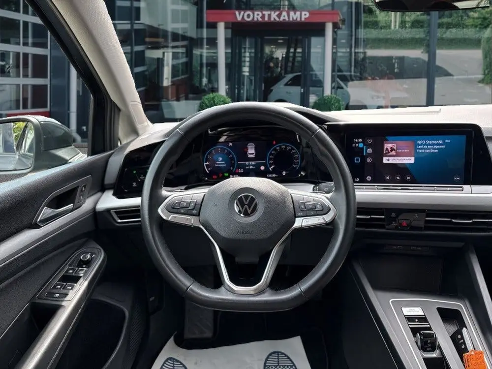 Volkswagen GOLF 1.0 eTSI DSG LIFE TREKHAAK/NAVI/ACC/STOELVER uit 2021, foto 12