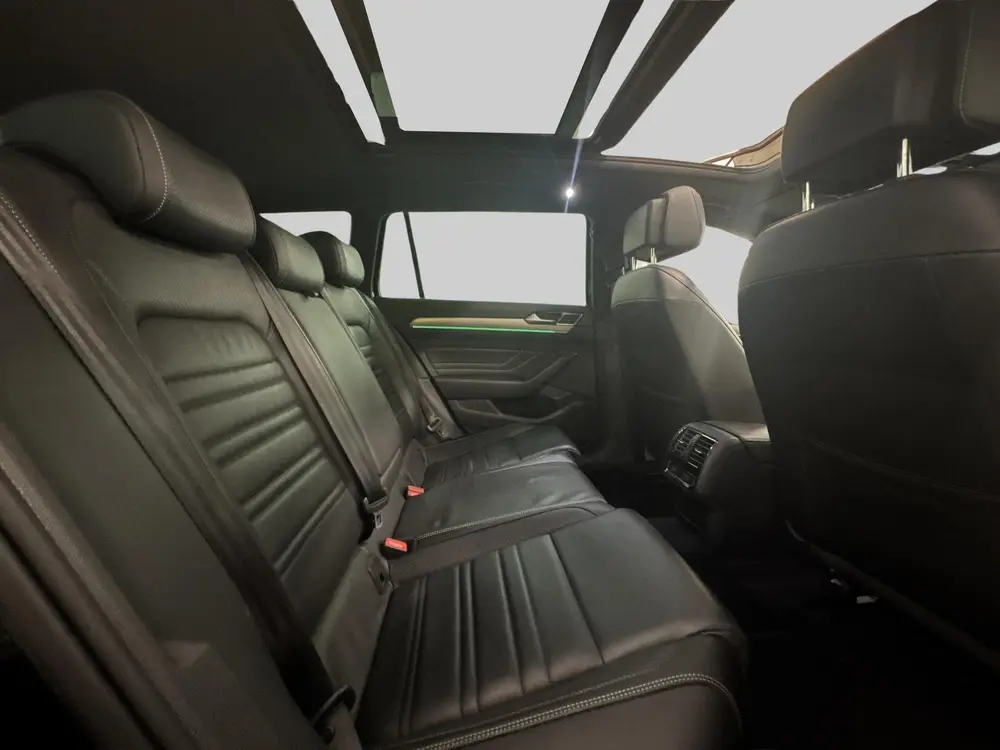 Volkswagen Passat Variant 1.5 TSI Elegance Business R uit 2020, foto 14