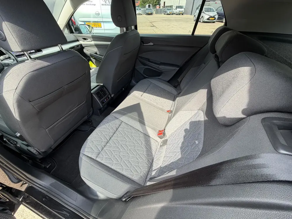 Volkswagen Golf 2.0 TDI 116 PK LIFE / NAVIGATIE / STOELVERW uit 2023, foto 13