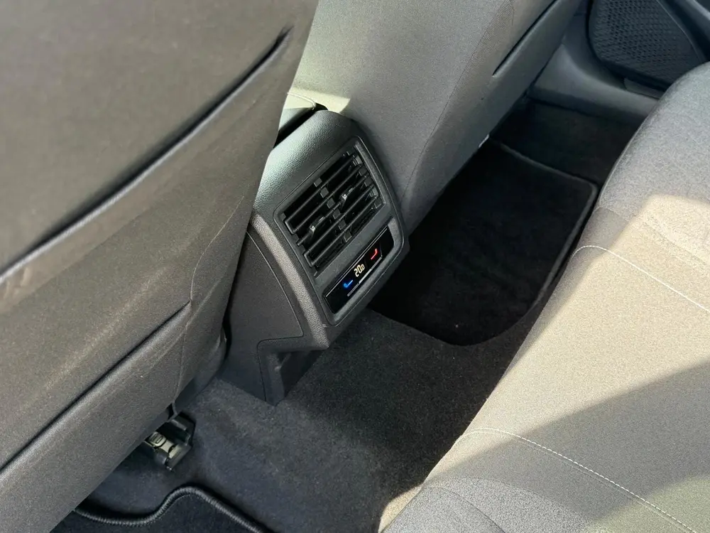 Volkswagen Golf 2.0 TDI 116 PK LIFE / NAVIGATIE / STOELVERW uit 2023, foto 18