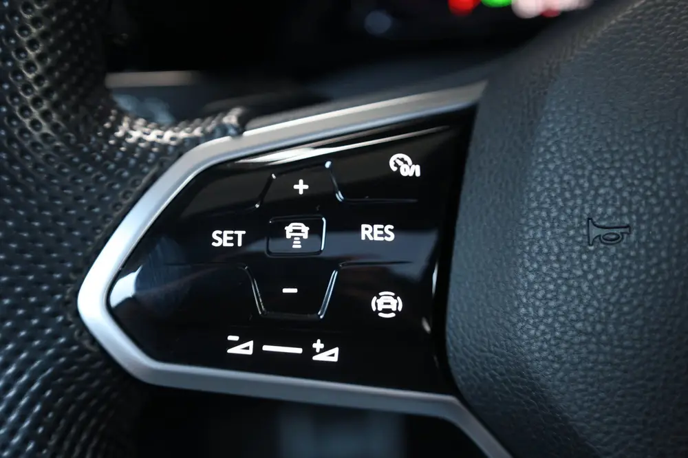 Volkswagen Golf 1.5 eTSI R-Line IQ+LED/VIRTUAL/SFEER/ALCANTA uit 2020, foto 14
