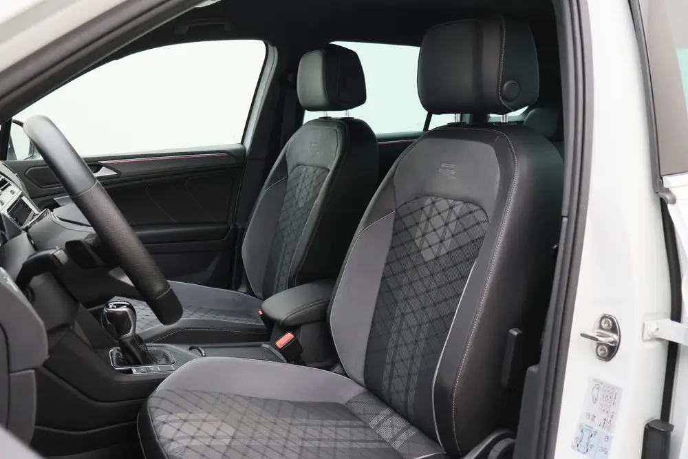 Volkswagen Tiguan 1.5 TSI R-Line Business+ Camera, Apple Car uit 2020, foto 9