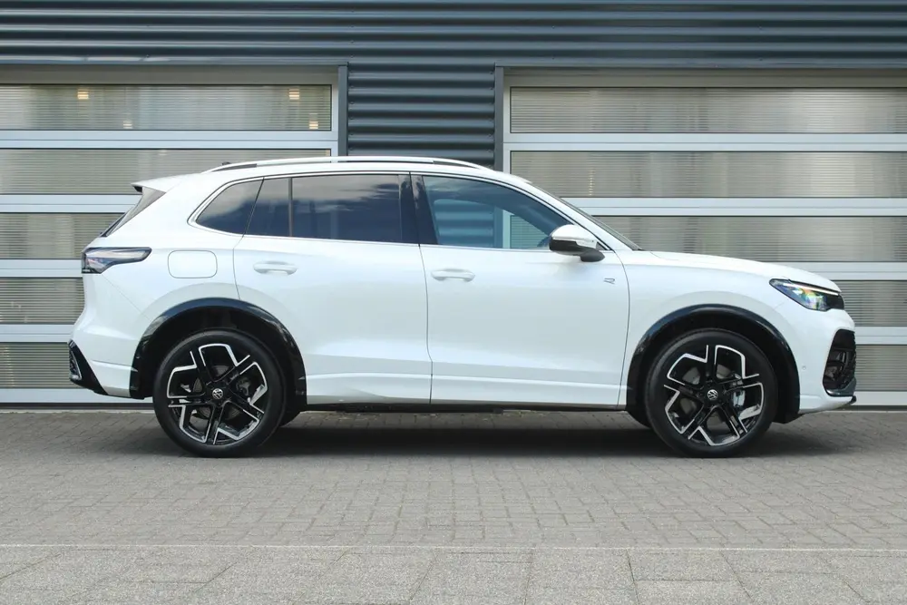 Volkswagen Tiguan 1.5 eHybrid 204pk R-Line Edition | Panoram uit 2026, foto 3