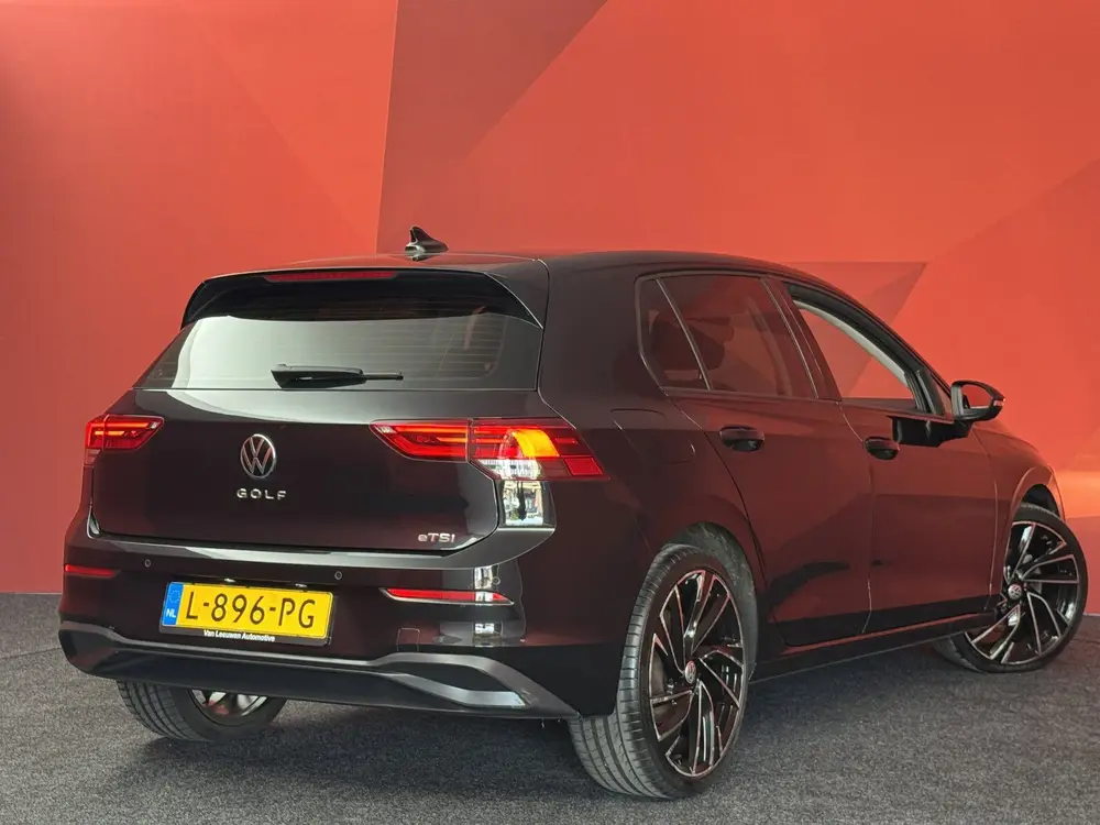 Volkswagen Golf 1.0 eTSI Life | Sfeerverlichting | Automaat uit 2021, foto 2