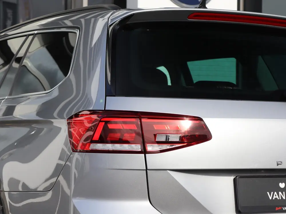 Volkswagen Passat Variant 2.0 TDI 150 pk DSG Business | Navi uit 2023, foto 10