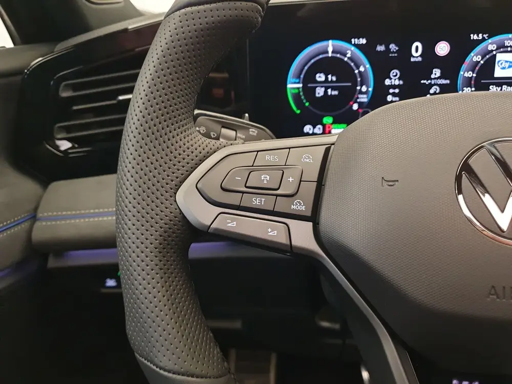 Volkswagen Tiguan 1.5 eHybrid 272pk DSG/AUT R-Line Wegklapba uit 2026, foto 10