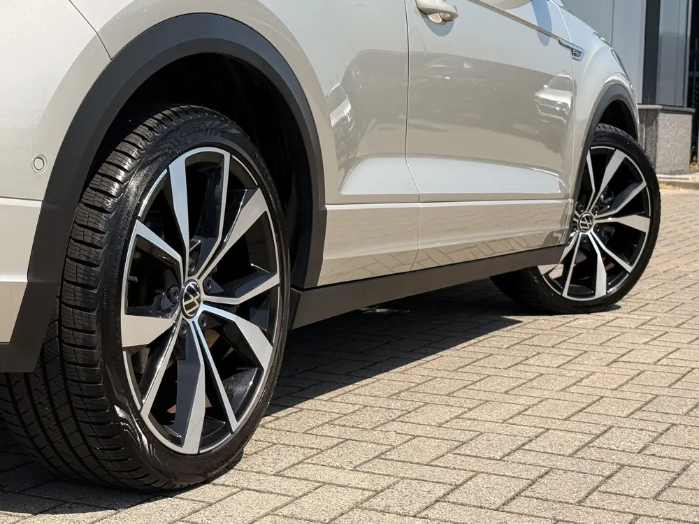 Volkswagen T-Roc Cabrio 1.5 TSI R-Line | ACC | DAB | Alcanta uit 2023, foto 14