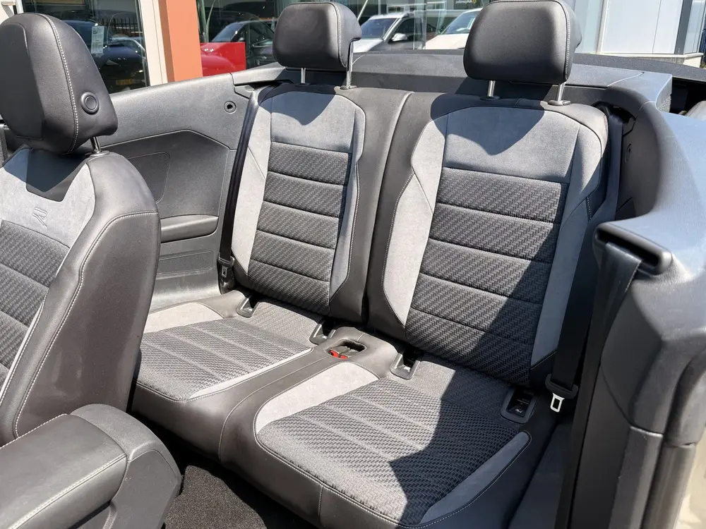 Volkswagen T-Roc Cabrio 1.5 TSI R-Line | ACC | DAB | Alcanta uit 2023, foto 8