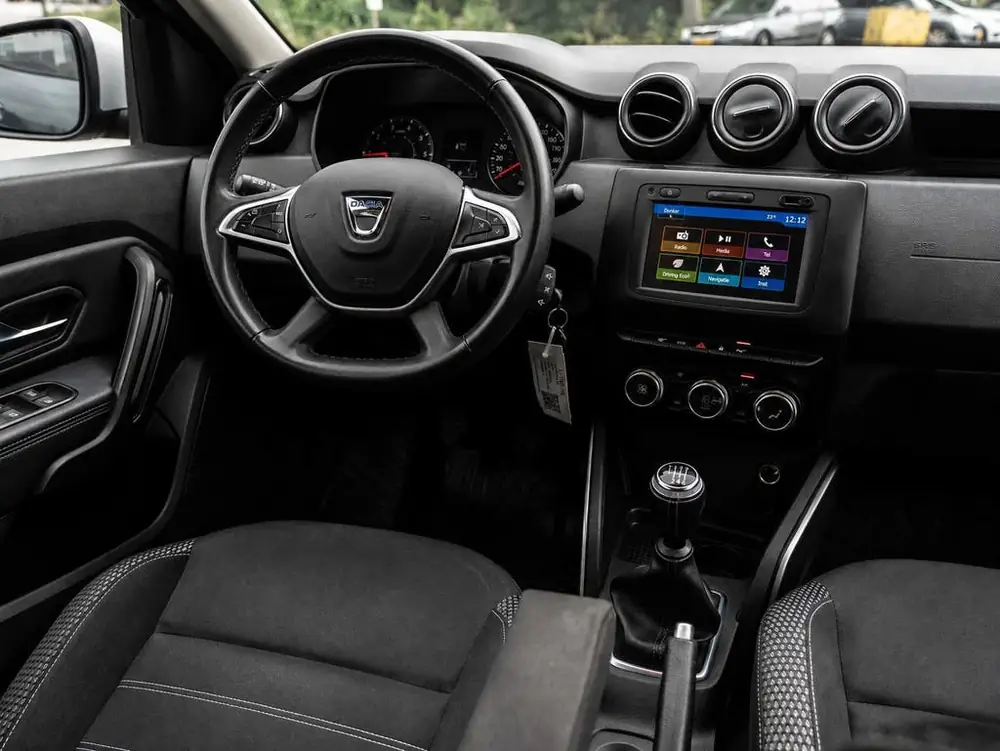 Dacia Duster 1.3 TCE - PRESTIGE - CRUISE / CLIMATE CONTR - P uit 2020, foto 2