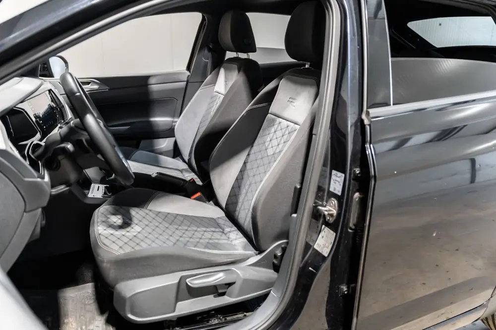 Volkswagen Taigo 1.5 TSI R-Line DSG PANO IQ CAMARA uit 2023, foto 18