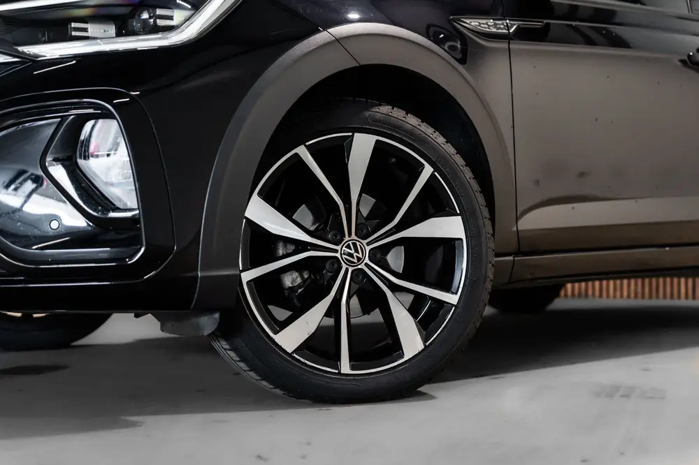 Volkswagen Taigo 1.5 TSI R-Line DSG PANO IQ CAMARA uit 2023, foto 3