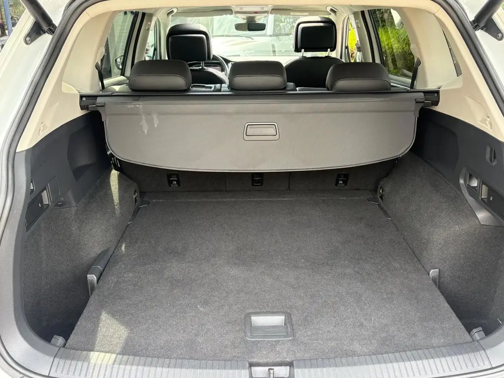 Volkswagen Tiguan Allspace 1.5 TSI PANO/19INCH-R-LINE/VIRTUA uit 2020, foto 17