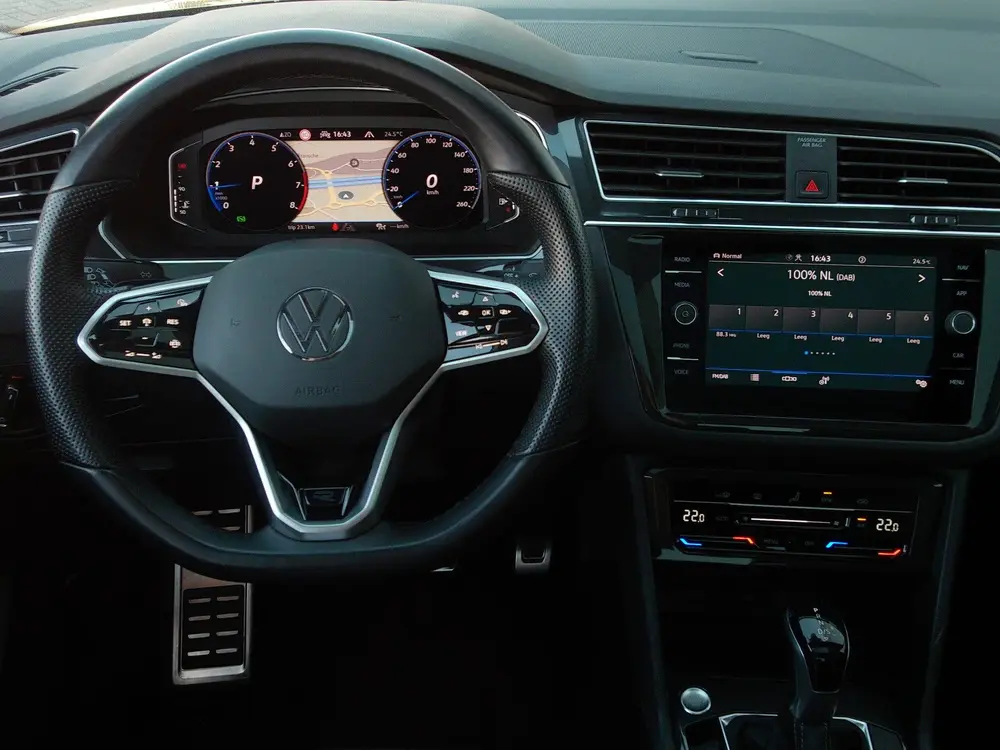 Volkswagen Tiguan 1.5 TSI R-Line Business+ Automaat / Schuif uit 2022, foto 7