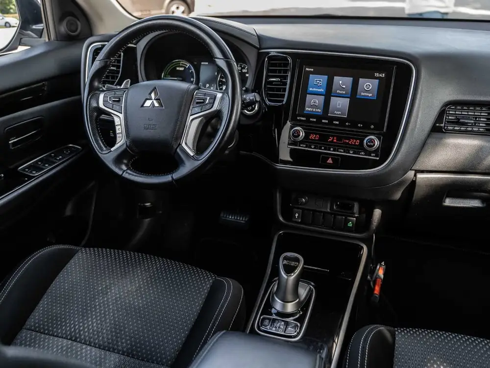 Mitsubishi Outlander 2.4 PHEV Pure | PARKEERCAMERA | TREKHAA uit 2021, foto 2