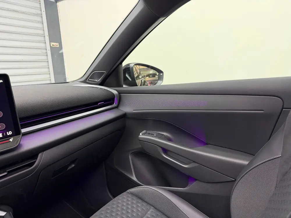 Volkswagen T-Roc 1.5 TSI R-Line Full option - Pano - Elek. T uit 2026, foto 13