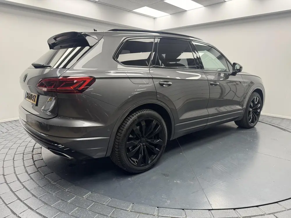 Volkswagen Touareg 3.0 TSi DSG R-Line 4Motion Navigatie-Pano uit 2019, foto 3