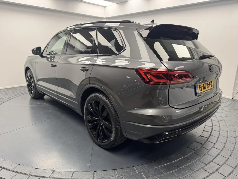 Volkswagen Touareg 3.0 TSi DSG R-Line 4Motion Navigatie-Pano uit 2019, foto 4