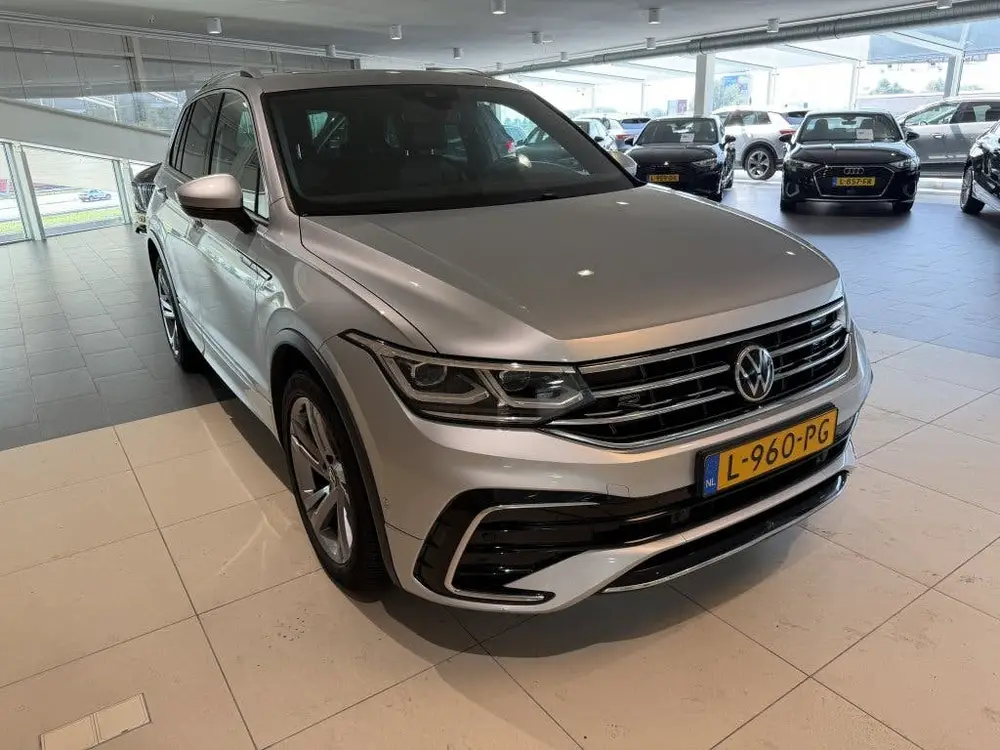 Volkswagen Tiguan 1.5 TSI R-Line Business+ (bj 2021) uit 2021, foto 2