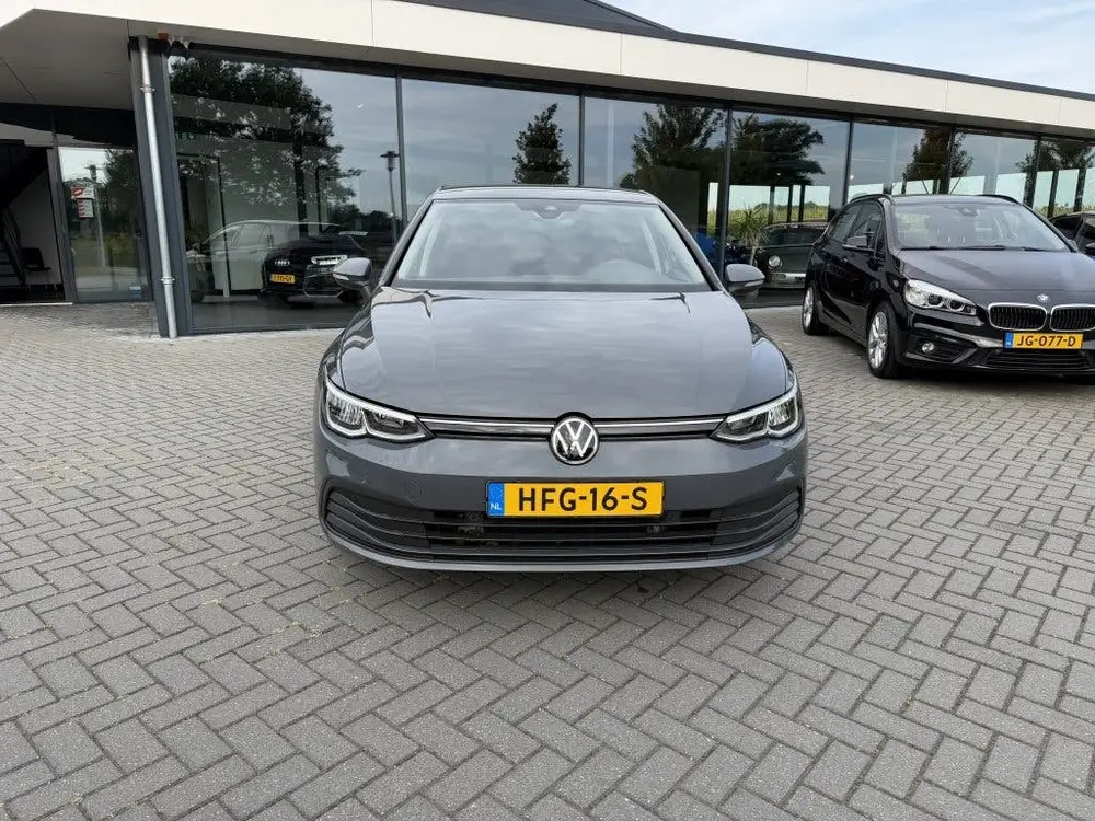 Volkswagen Golf 1.5 TSI Life Bns (bj 2020) uit 2020, foto 2
