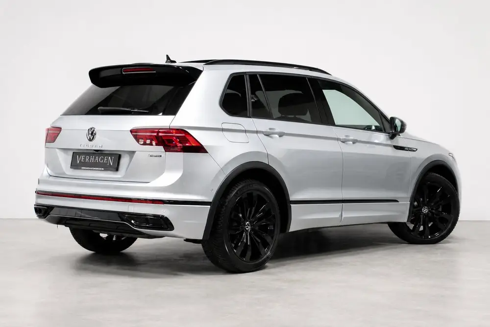 Volkswagen Tiguan 2.0 TSI R-line Black Style Leer Pano 4motion Tiguan 2.0 TSI R-line Black Style Leer Pano 4moti uit 2021, foto 4
