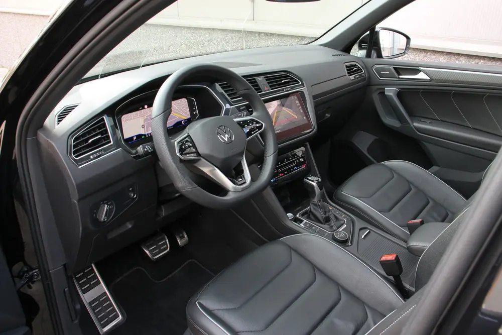 Volkswagen Tiguan 2.0 TSI 245pk R-line Black Style Leer Pano Harman Kardon Tiguan 2.0 TSI 245pk R-line Black Style Leer Pano uit 2021, foto 9